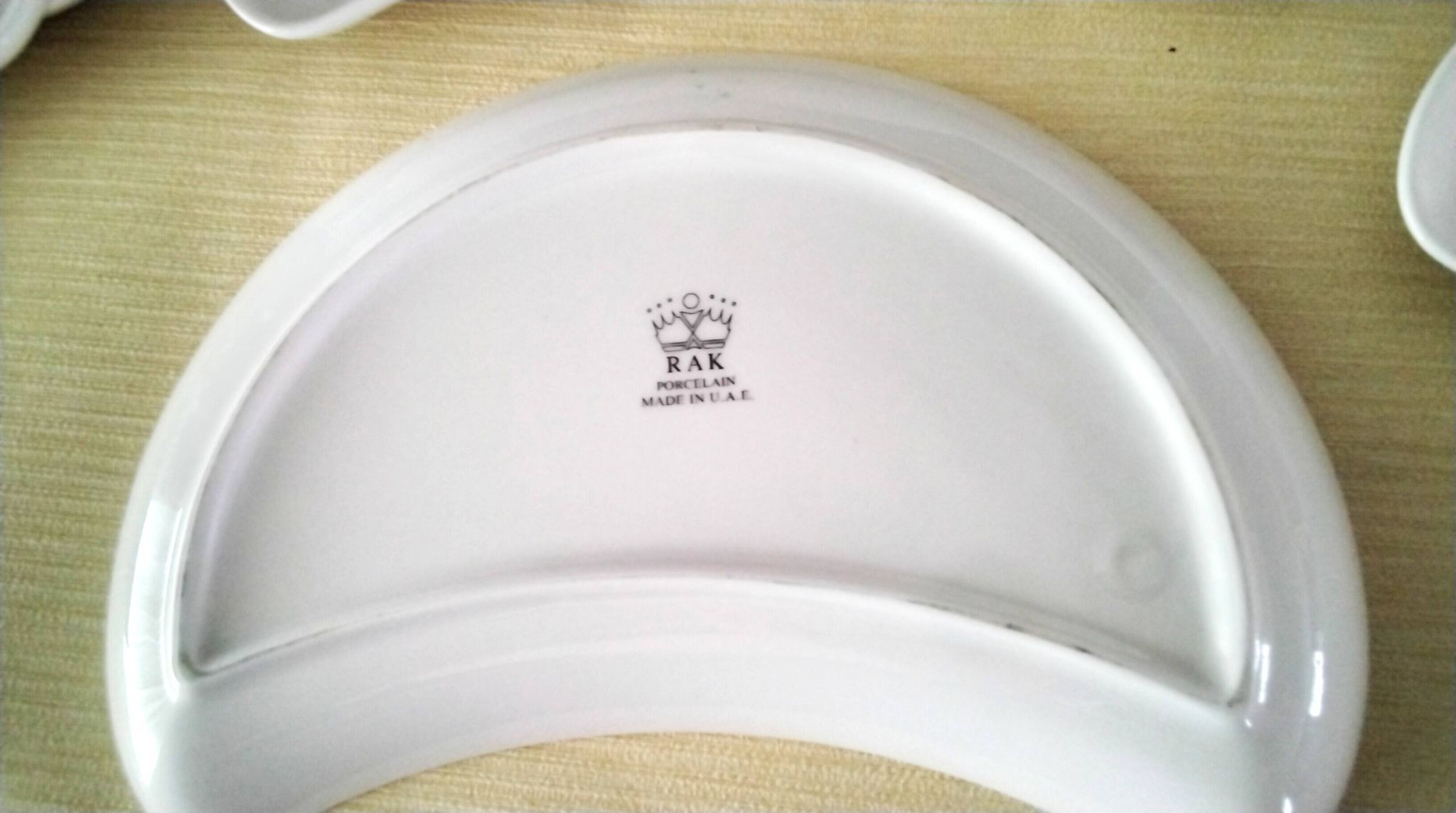 10 assiettes à salade en porcelaine Rak