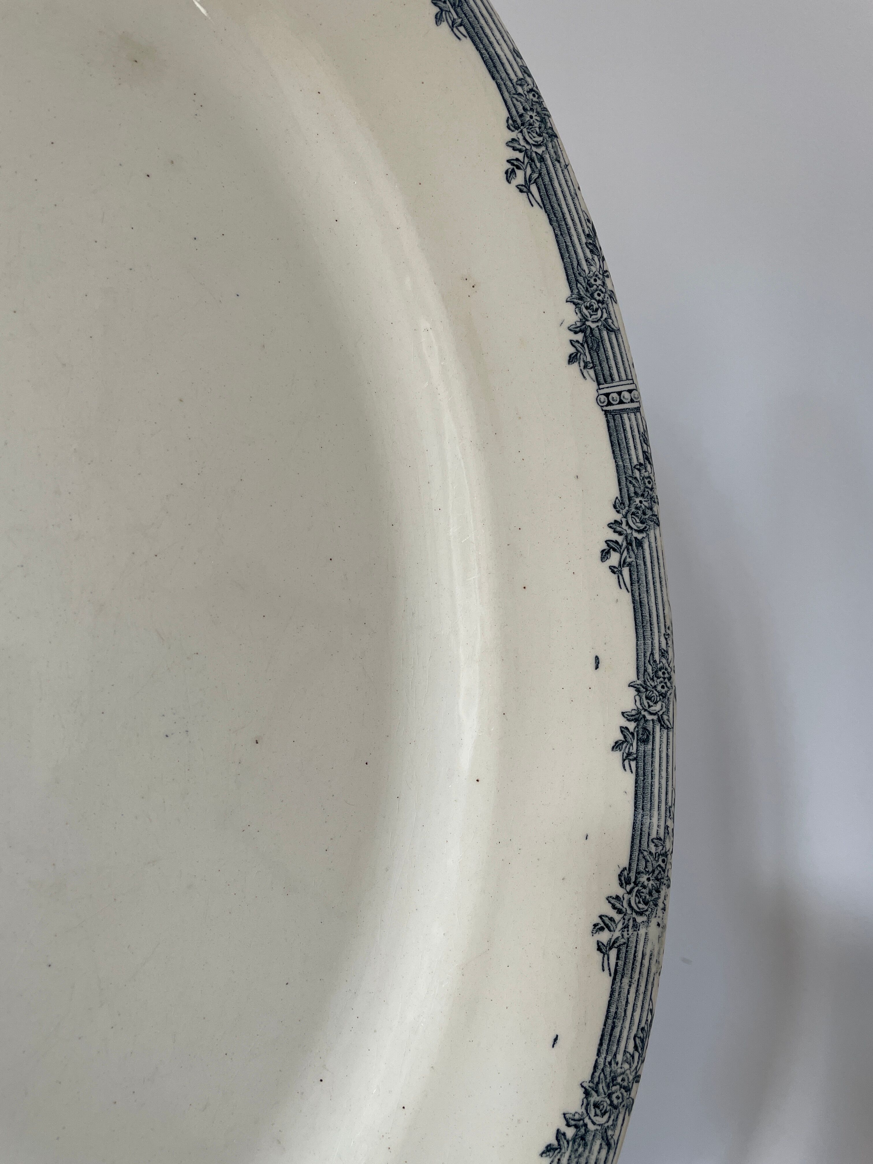 Oval dish terre de fer salins, collection "versailles"