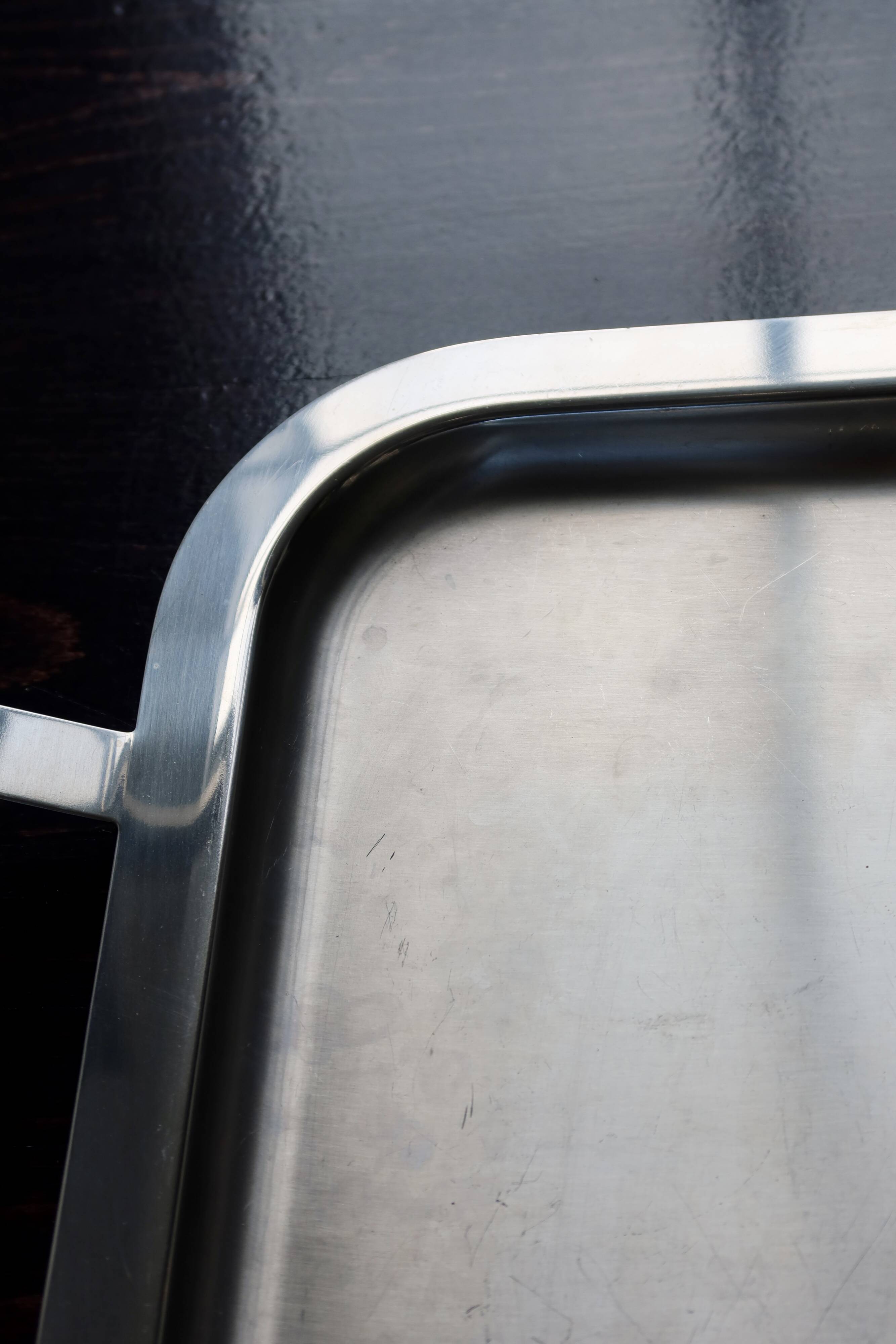 Vintage rectangular tray in shiny silver-plated metal.