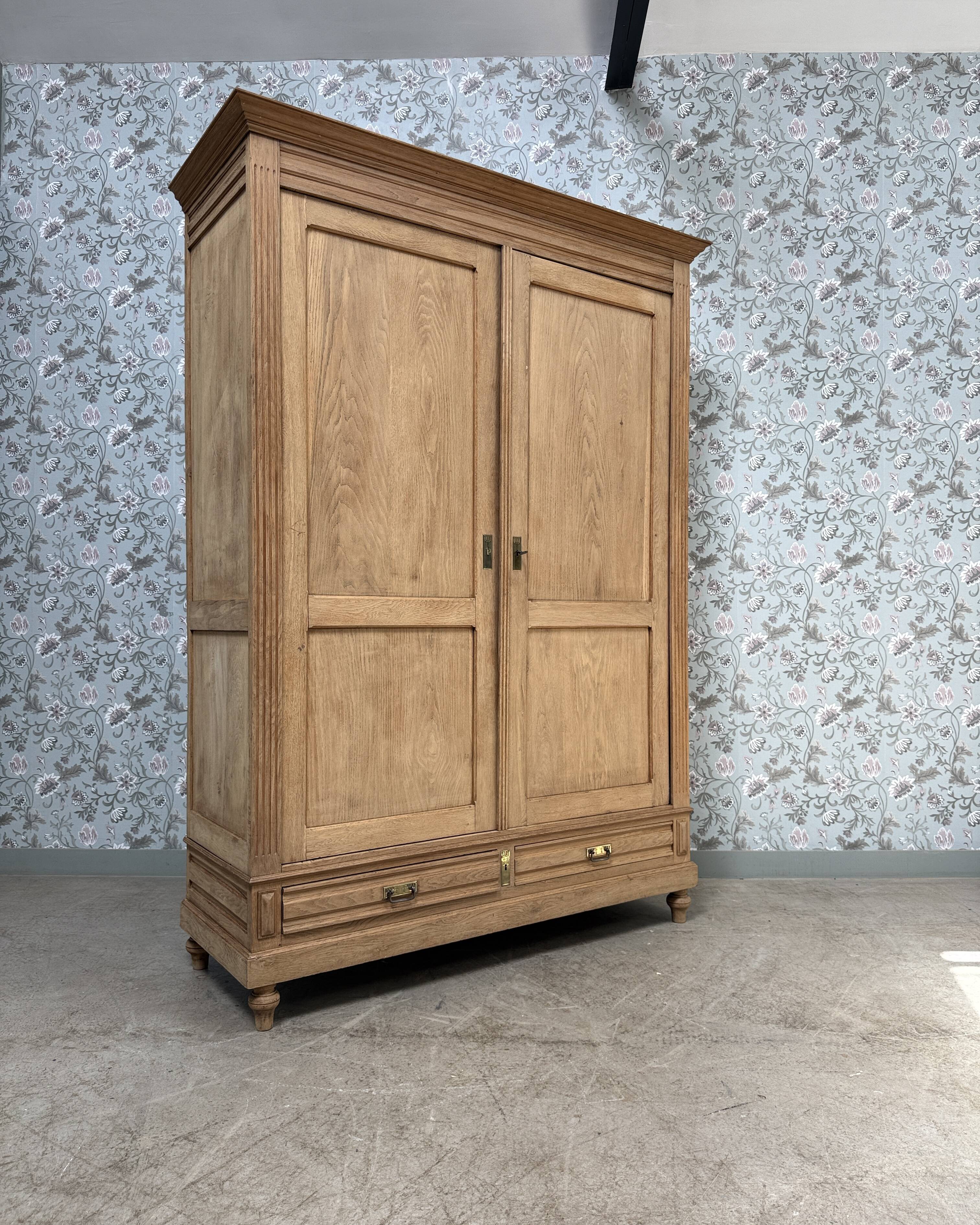 Armoire en chêne massif (rénovée)