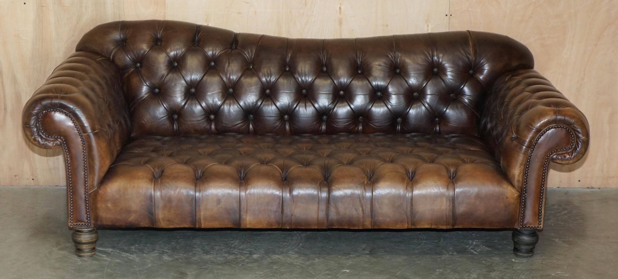 Vintage oversized Chesterfield canapé in hand-dyed leather.