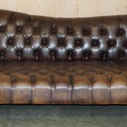Vintage oversized Chesterfield canapé in hand-dyed leather.