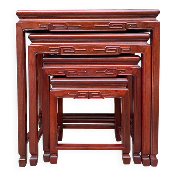 Suite de quatre tables gigognes de style Ming en bois massif, vintage, vers