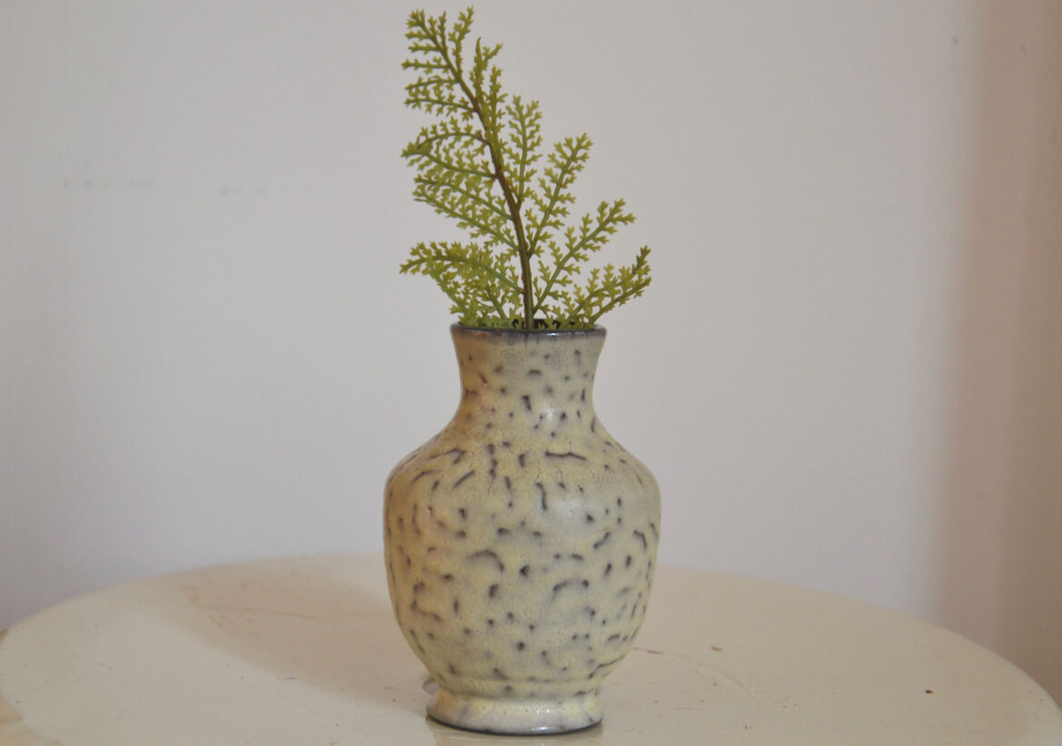 Small cream vase signed Japanese style