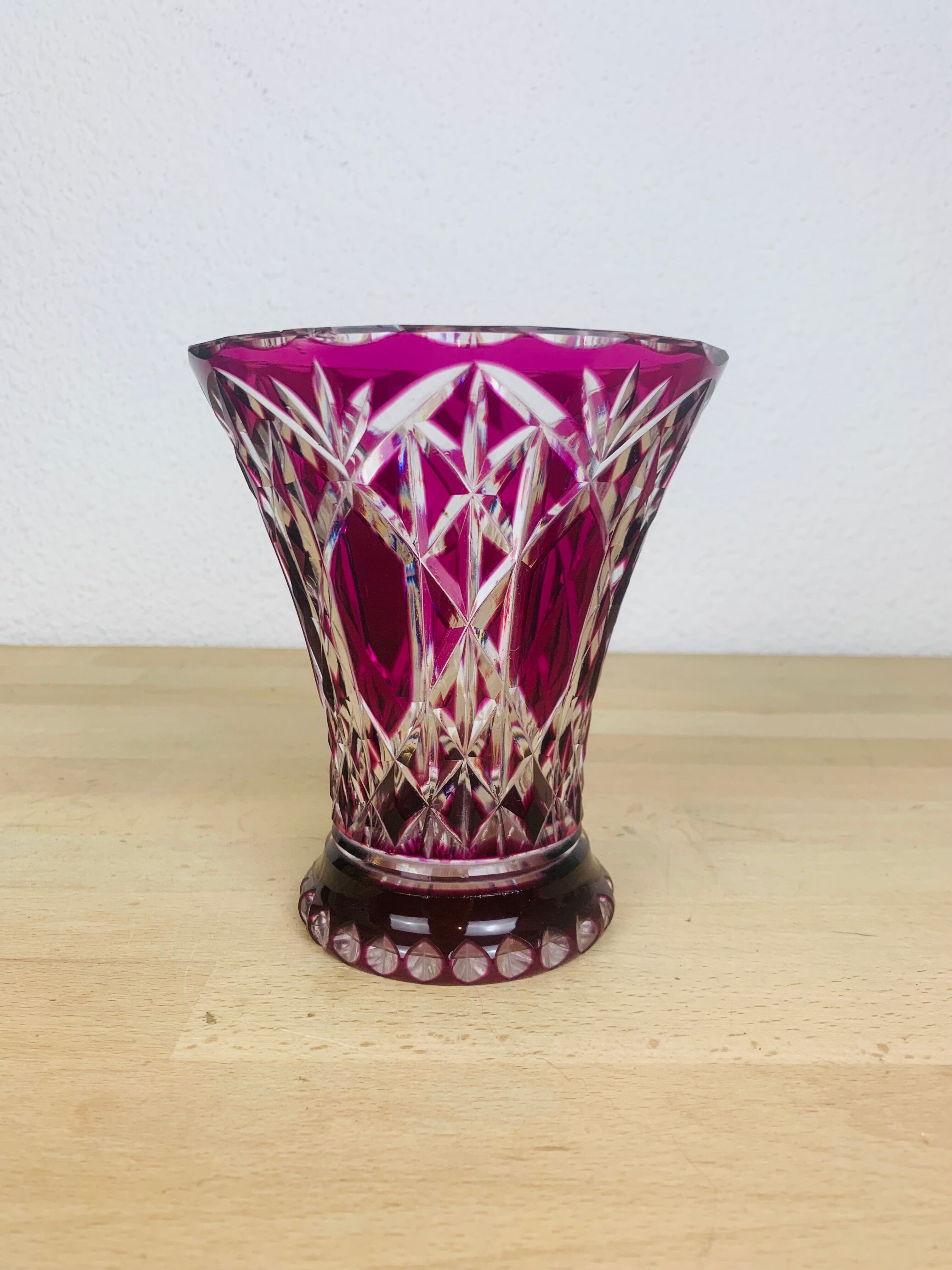 Crystal vase of Saint Louis red