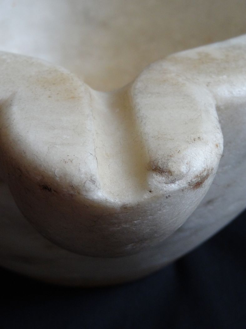 Carrara marble mortar of eighteenth period 37 x 18 cm