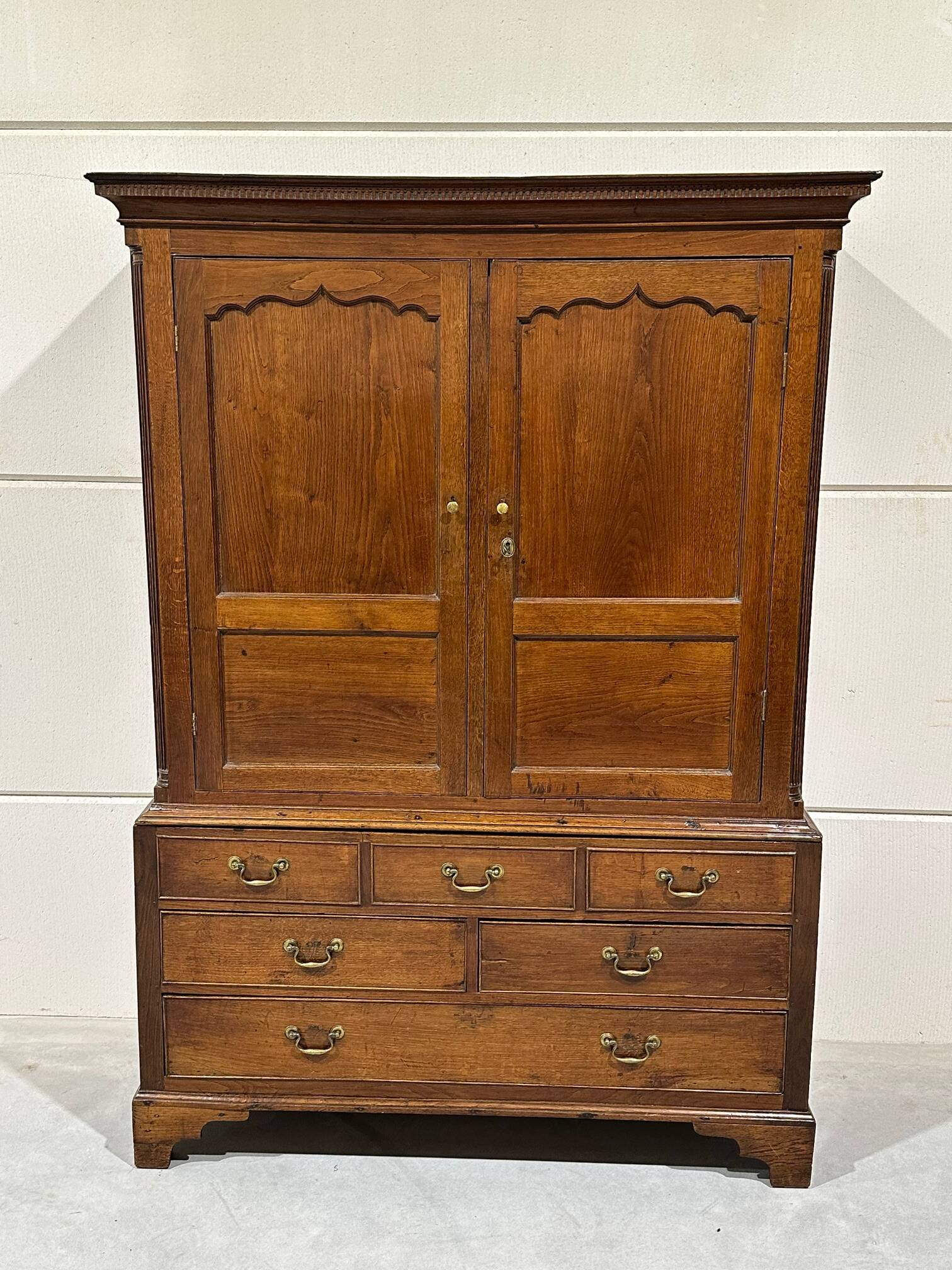 18th Century oak welsh cupboard