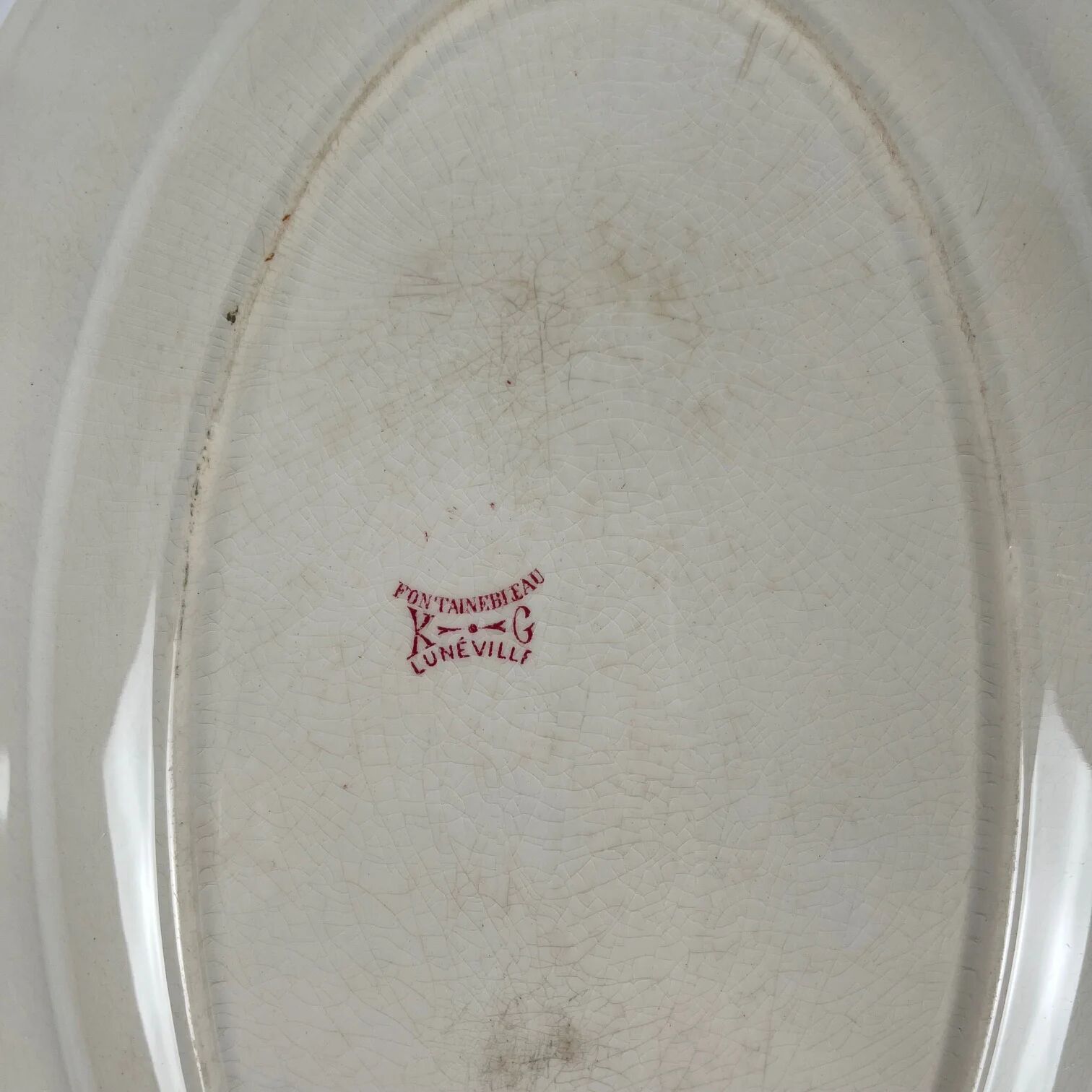 Large oval dish KG Lunéville Terre de fer, "Fontainebleau", pink, 19th century