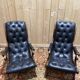 Paire de fauteuils anglais chesteefield en cuir noir