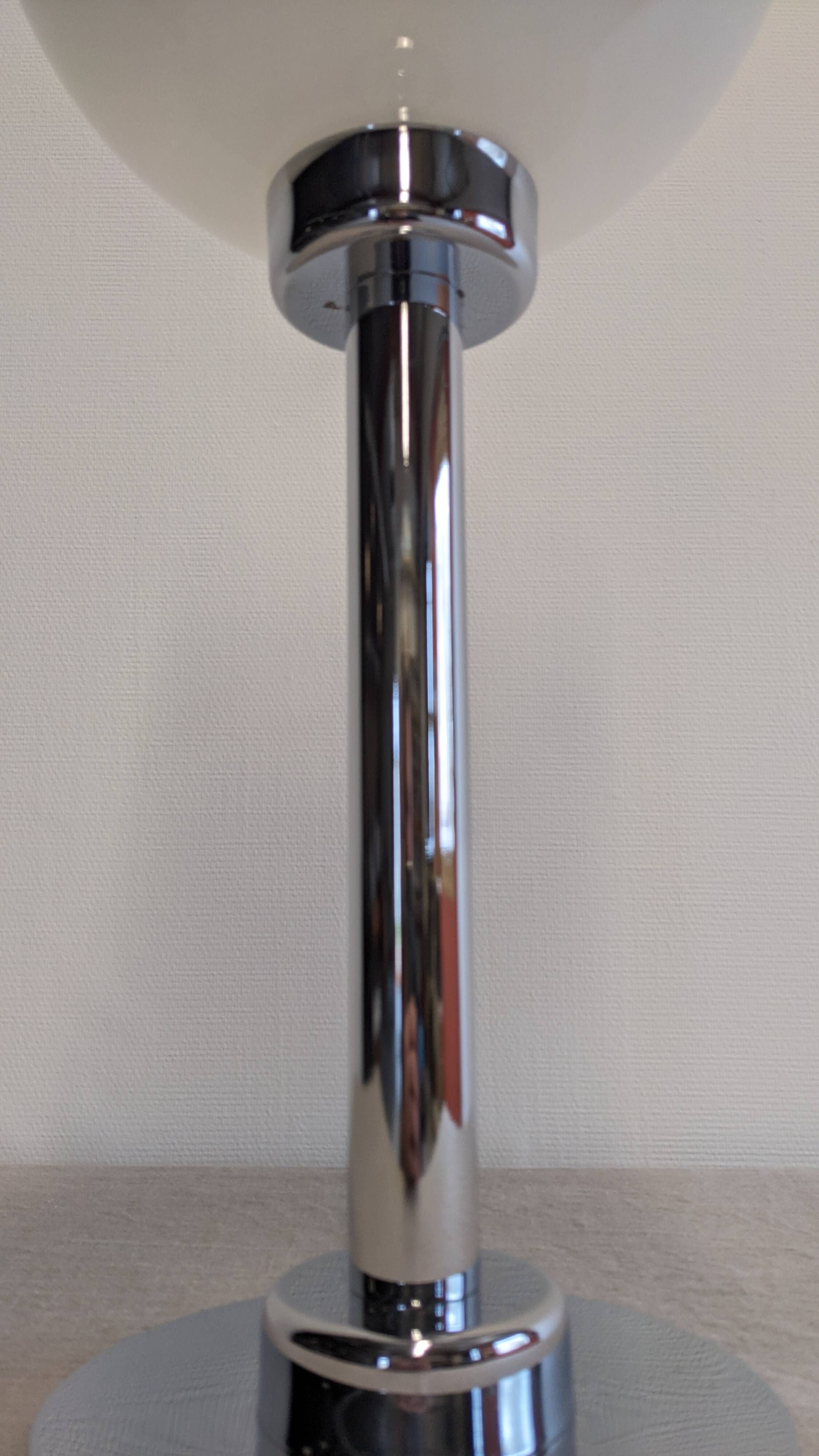 Modernist lamp model New-York by S.C.E for Habitat, France around 1970.