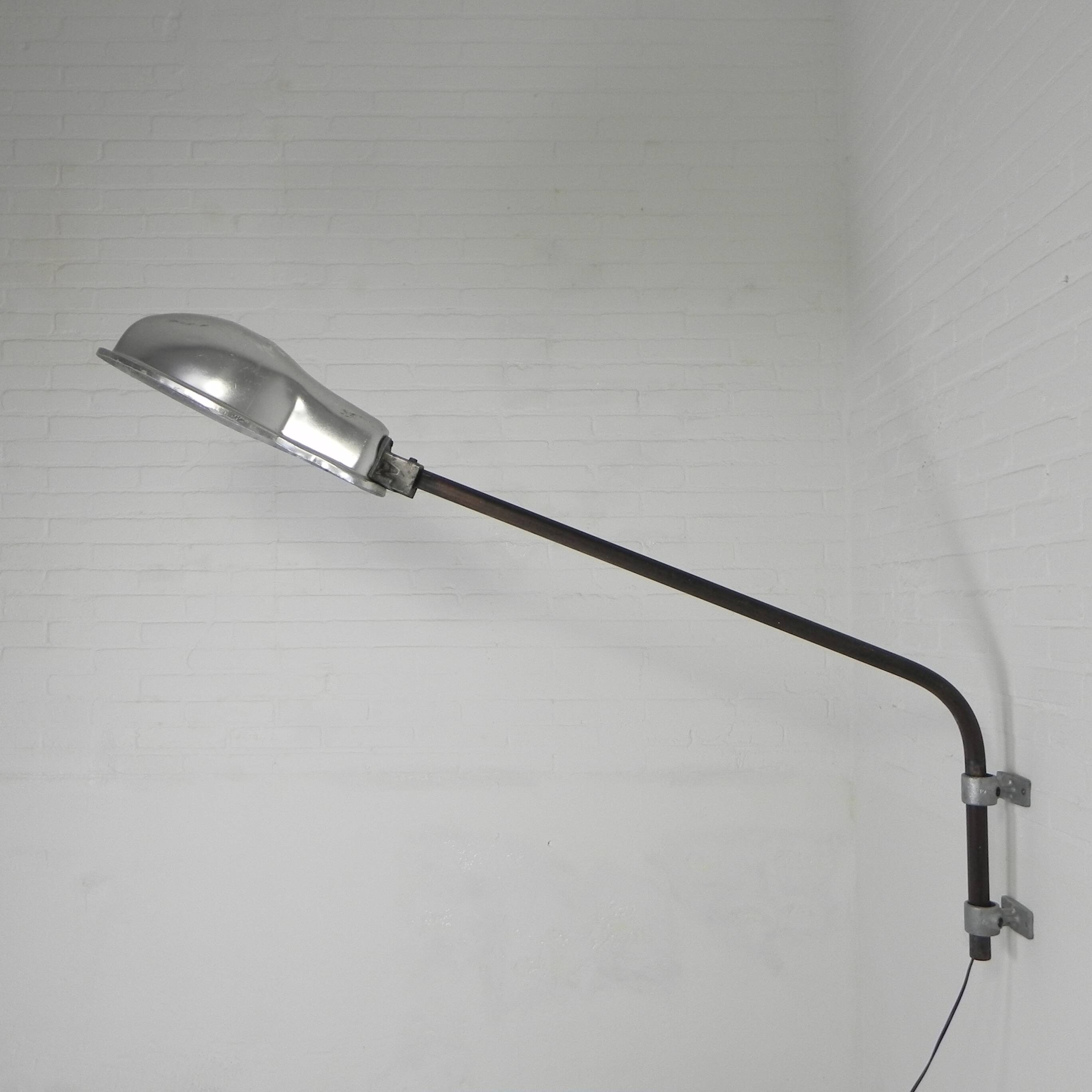 Industrial street lamp with aluminum shade