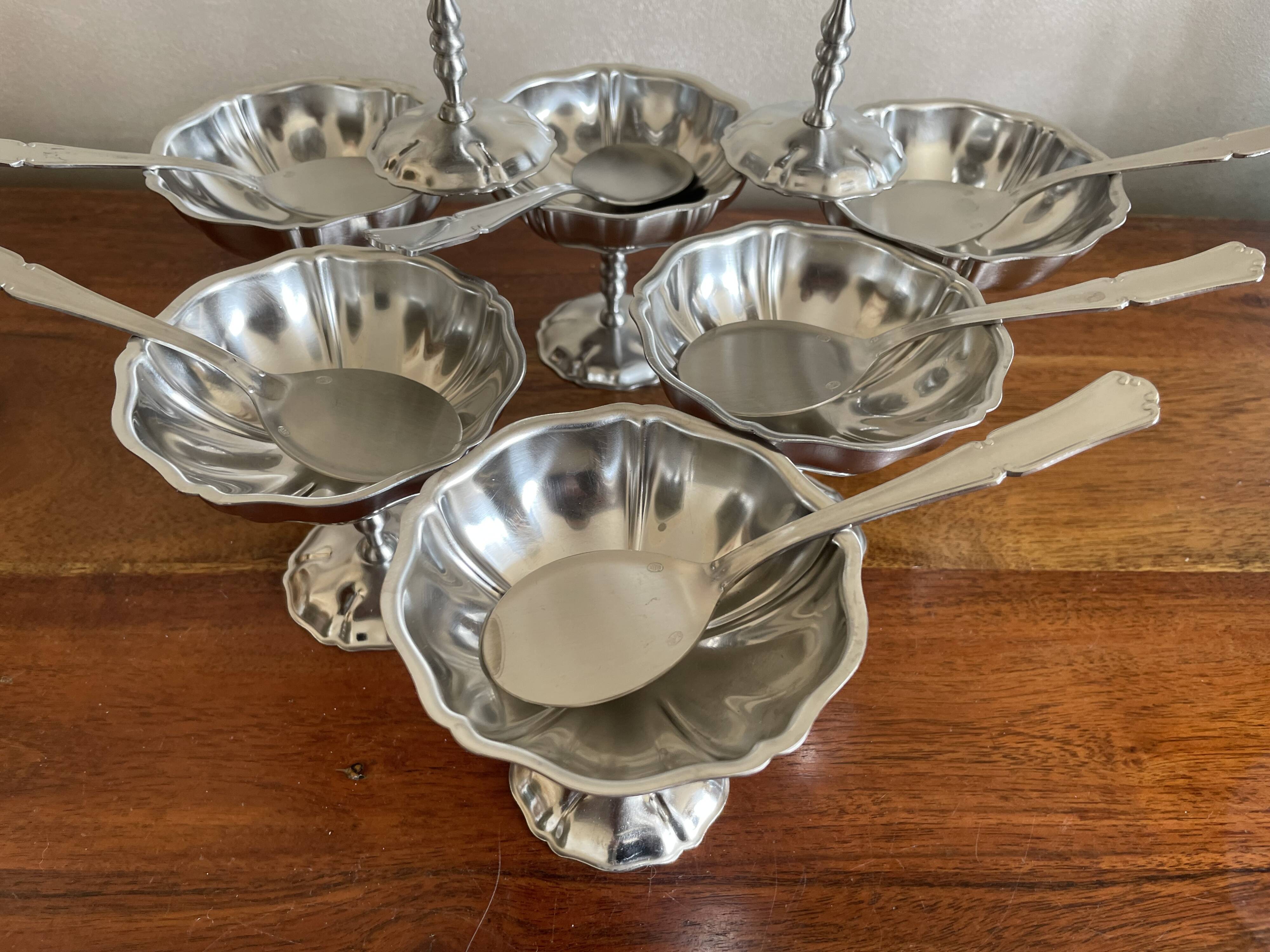 8 ice cream cups and spoons