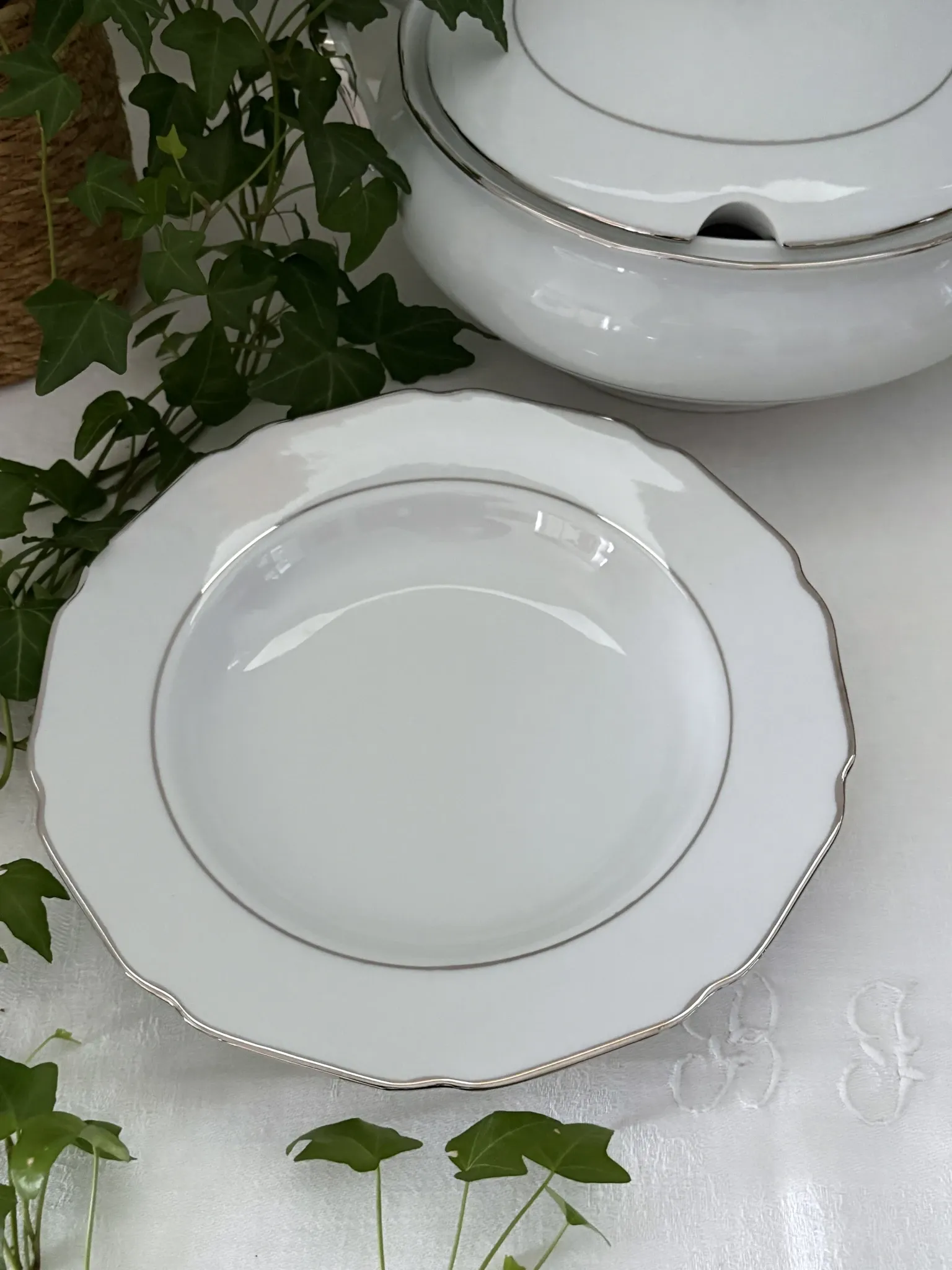 6 assiettes creuses en porcelaine blanche