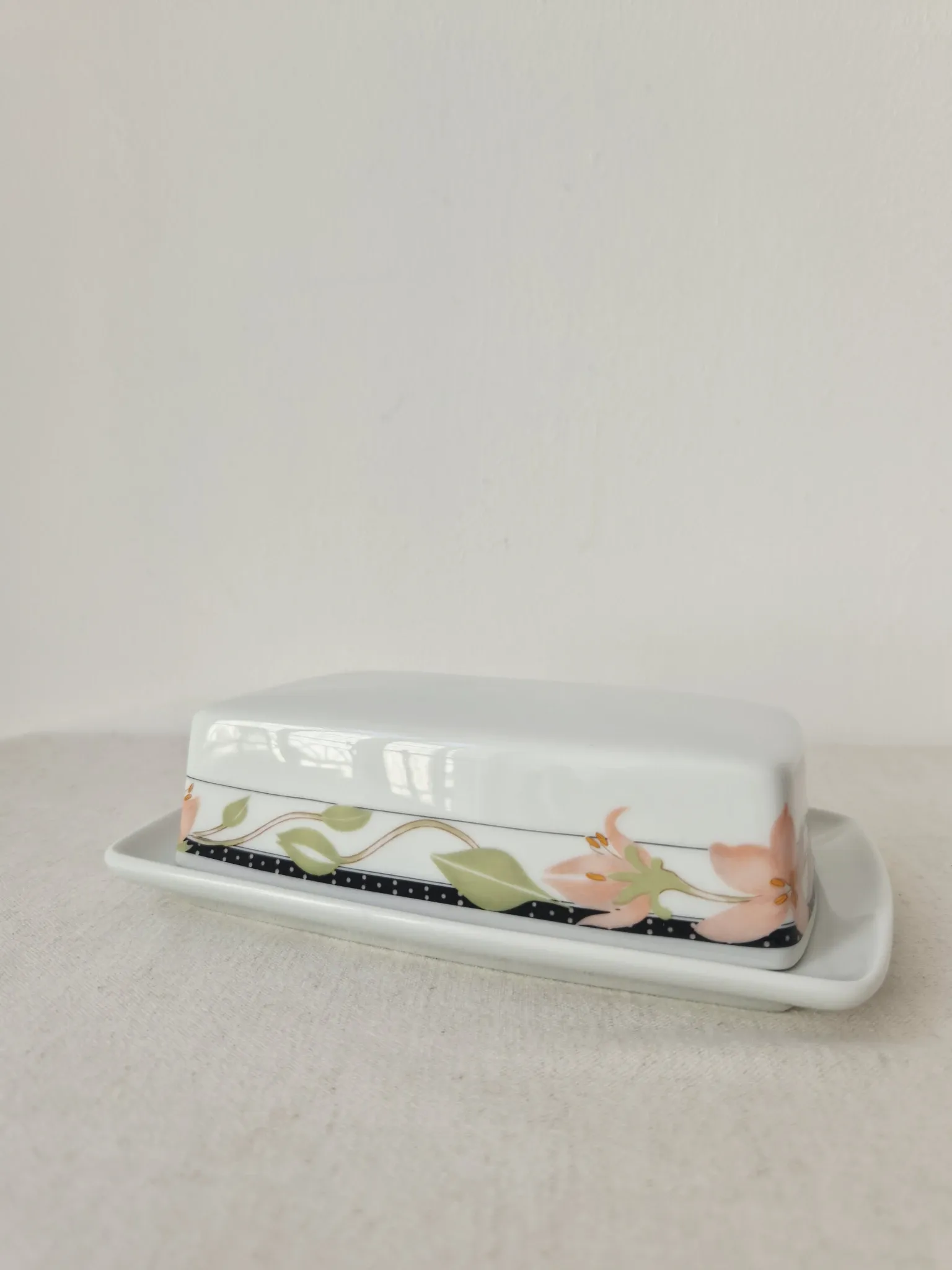 Vintage porcelain butter dish Apilco "Louisiane" - Yves Deshoulieres