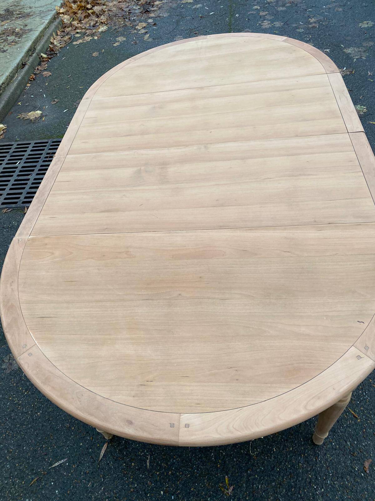 Louis Philippe round extendable dining table, restored, 19th century, 210cm