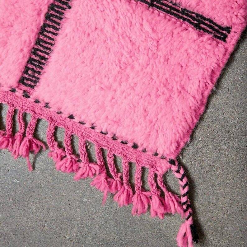 Handmade wool rug with traditional pink patterns 150x250 cm