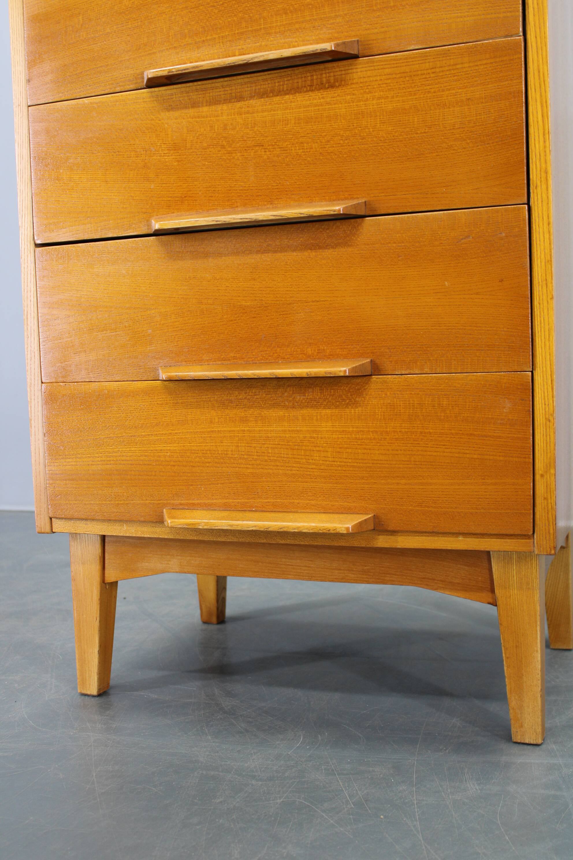 Commode en érable tchécoslovaque des années 1960.