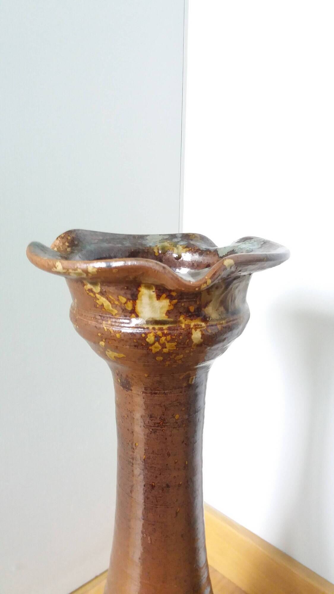XXL brutalist ceramic floor-standing ashtray in the shape of a keel, stoneware.