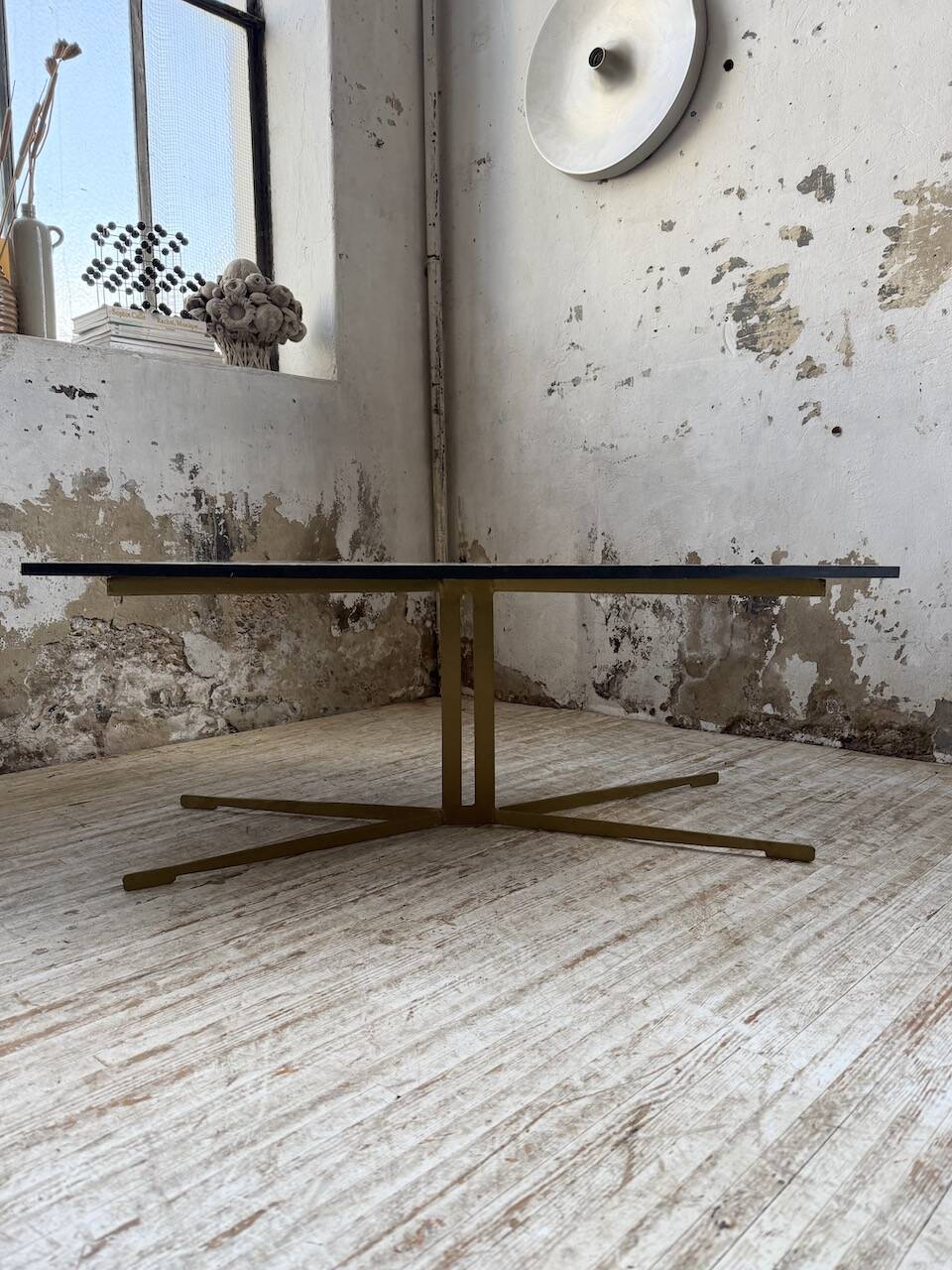 90s coffee table with Agate stone effect.