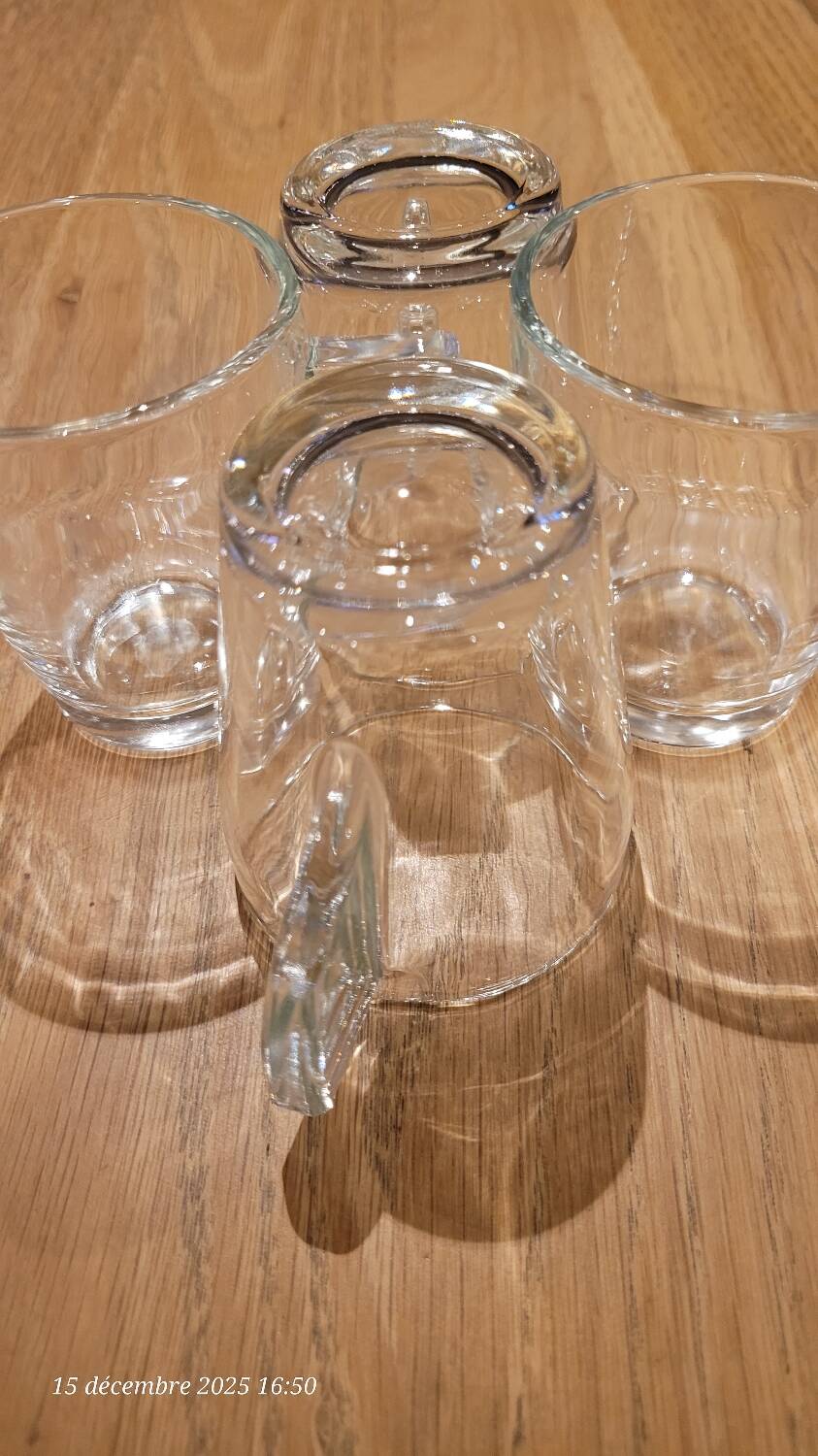4 transparent glass coffee cups