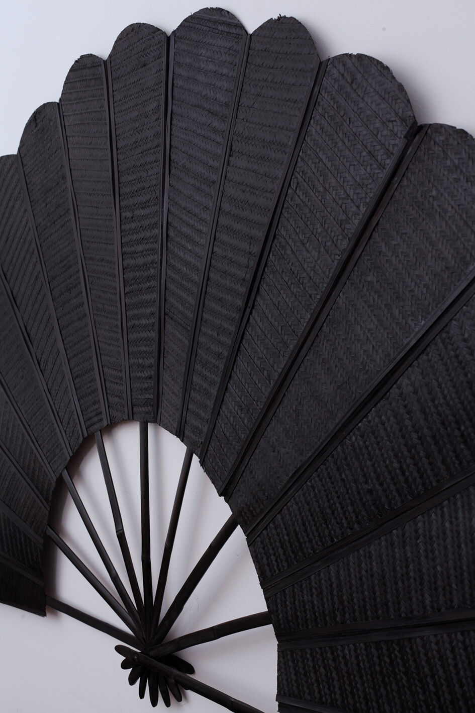 Eventail sombre tramé - 168 cm