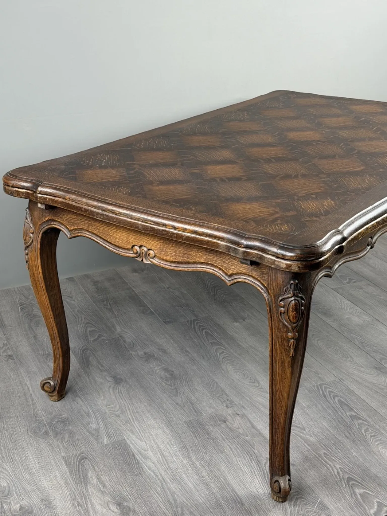 Table de salle à manger de style Louis XV, XXe Siècle