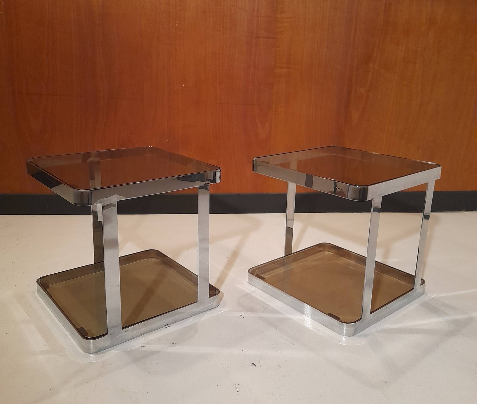 Paire de tables d'appoint ou bouts de canapé vintage