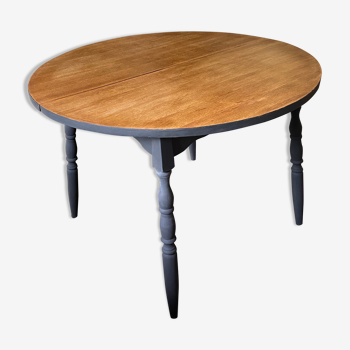 Round wooden table with integrated extension