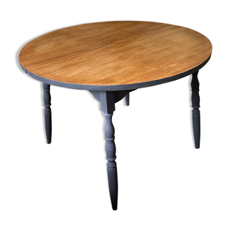 Round wooden table with integrated extension