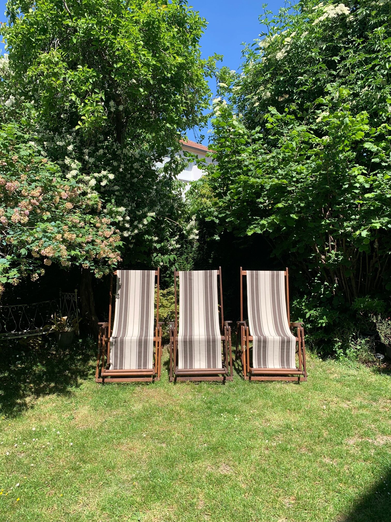 3 Ocean liner deck chairs