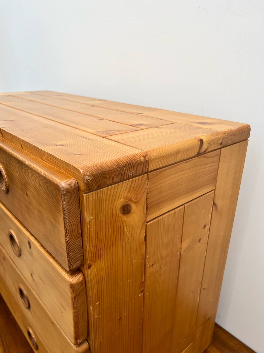 Les Arcs pine chest of drawers