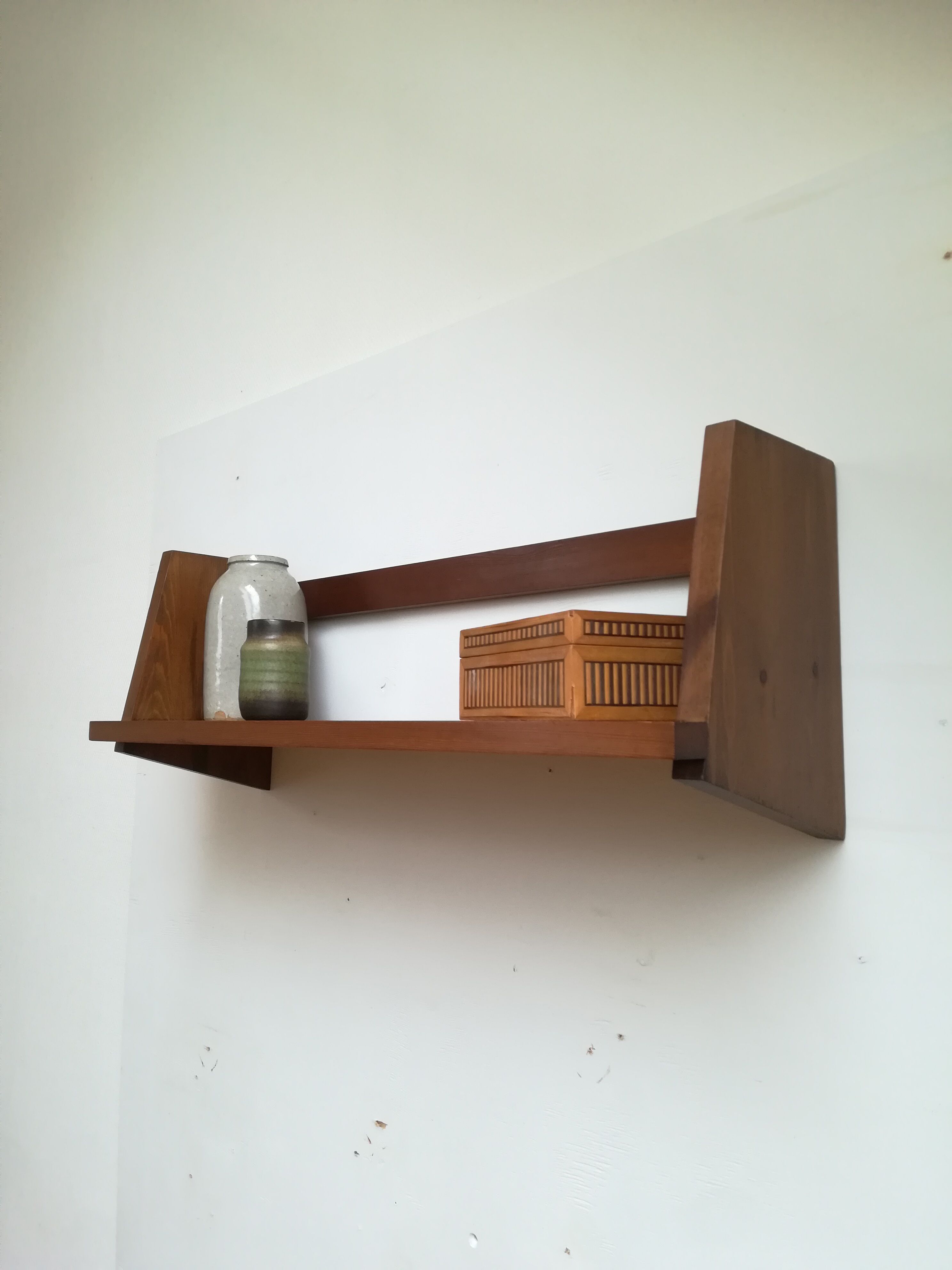 Wall shelf