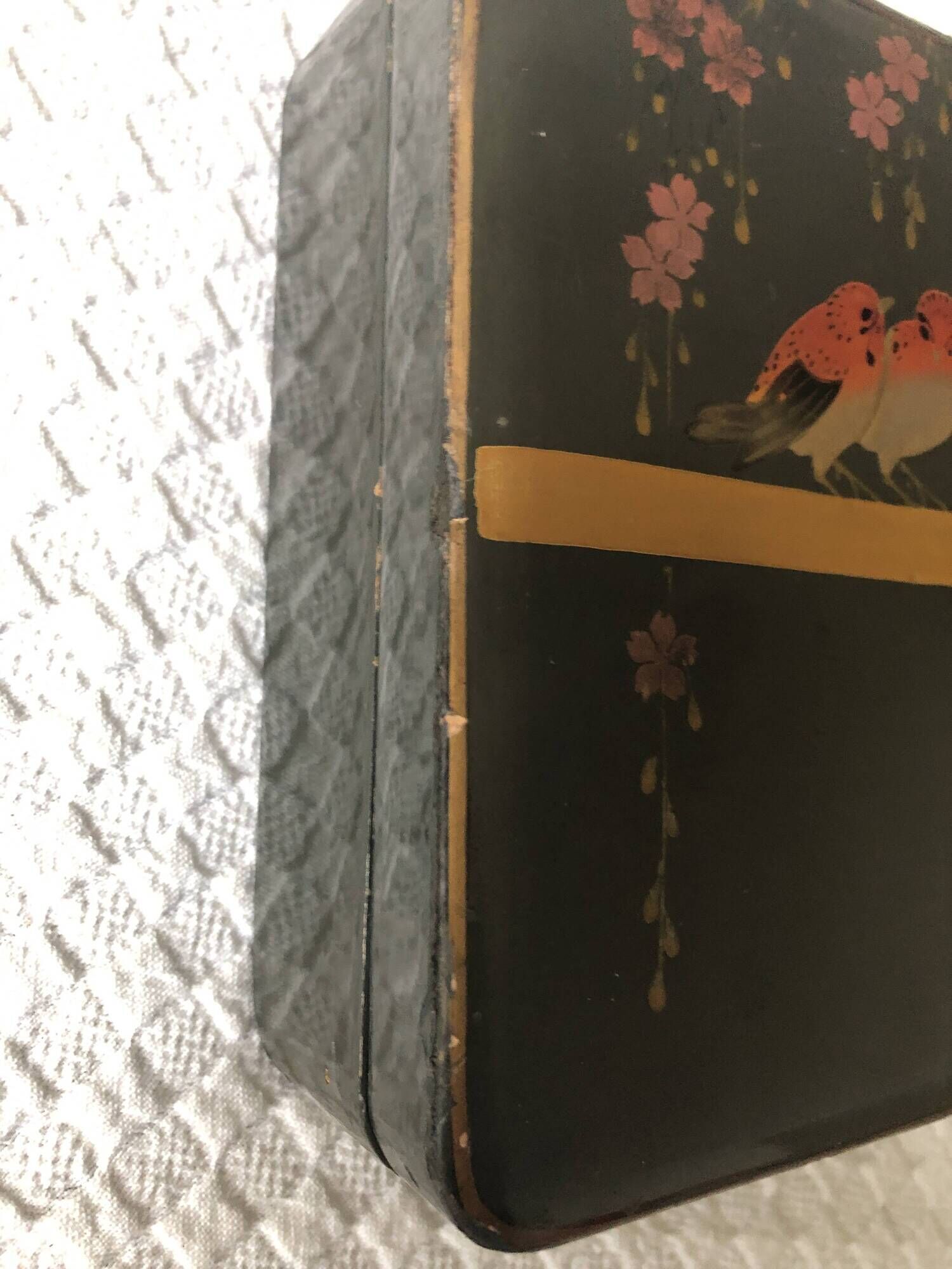 coffret/boite à bijoux en bois laqué vert à décor d'oiseaux sous la glycine