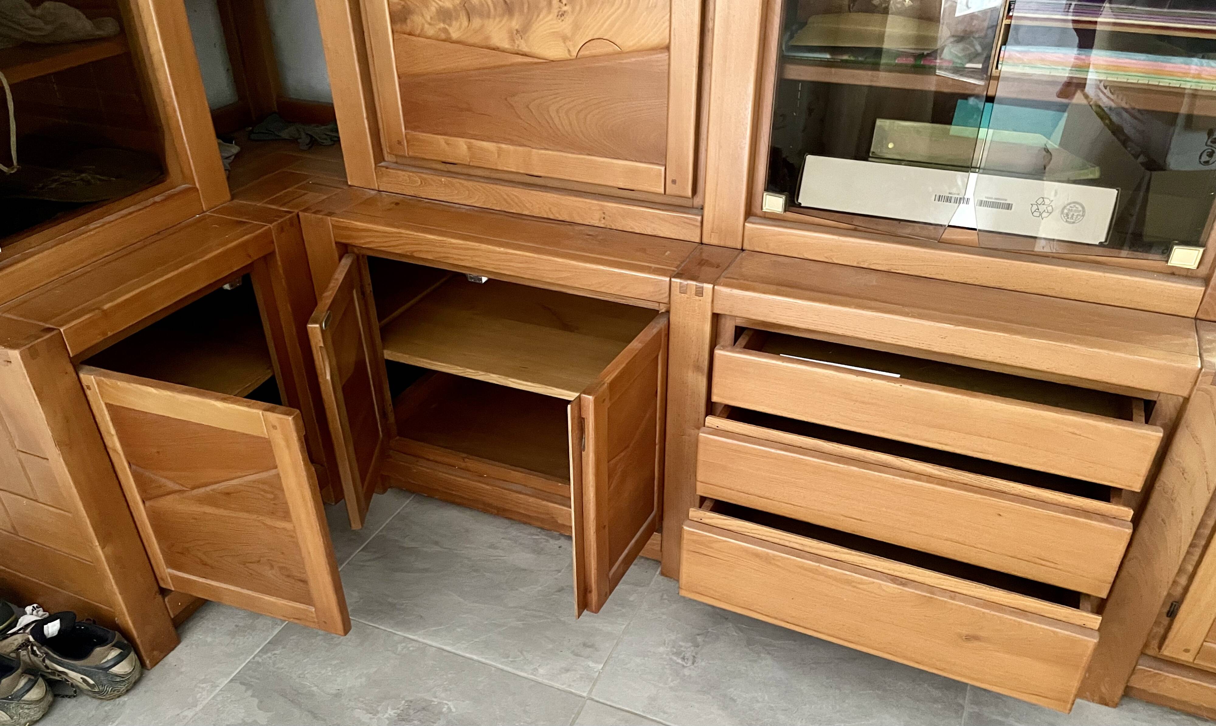 Corner buffet shelf in solid elm desmarchelier