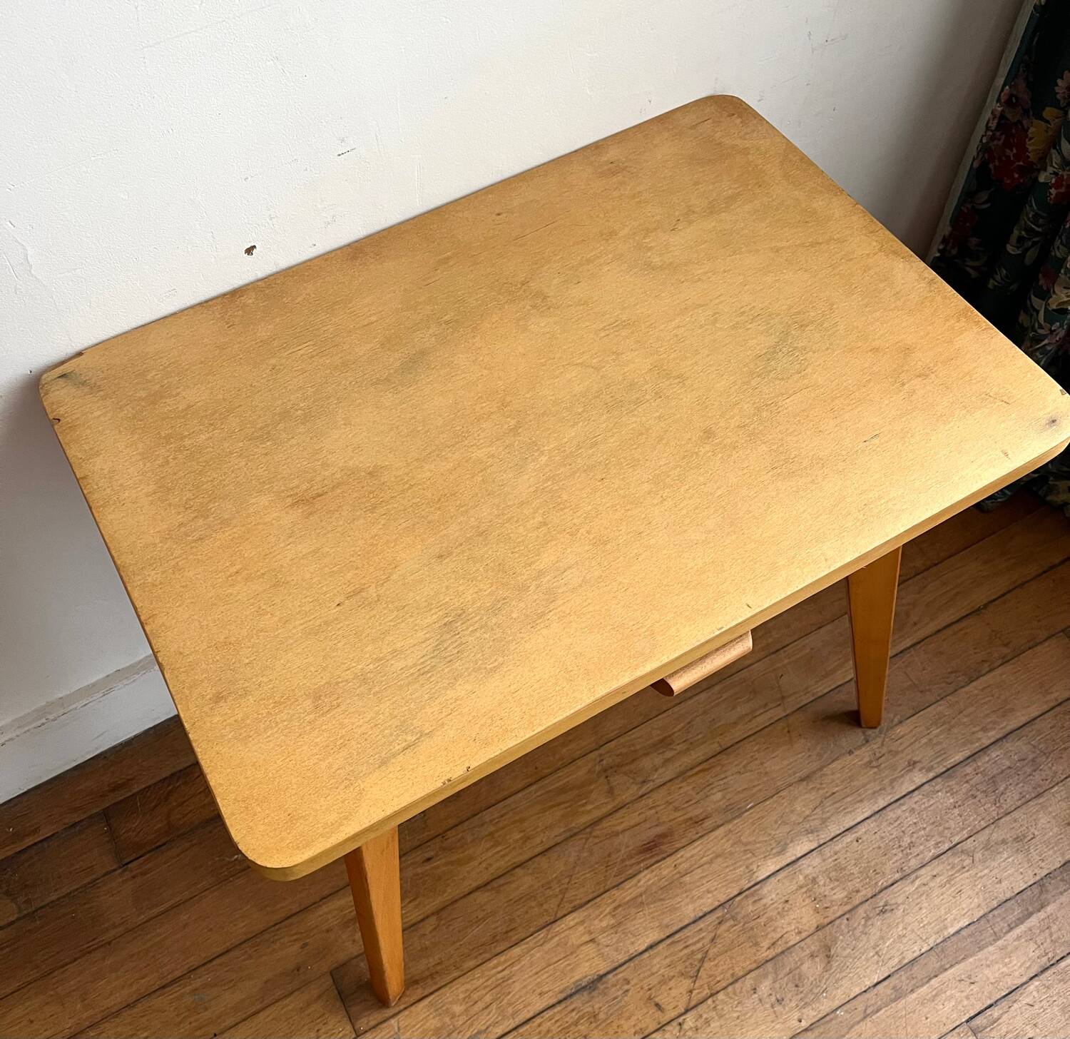 Kindergarten desk and chair set