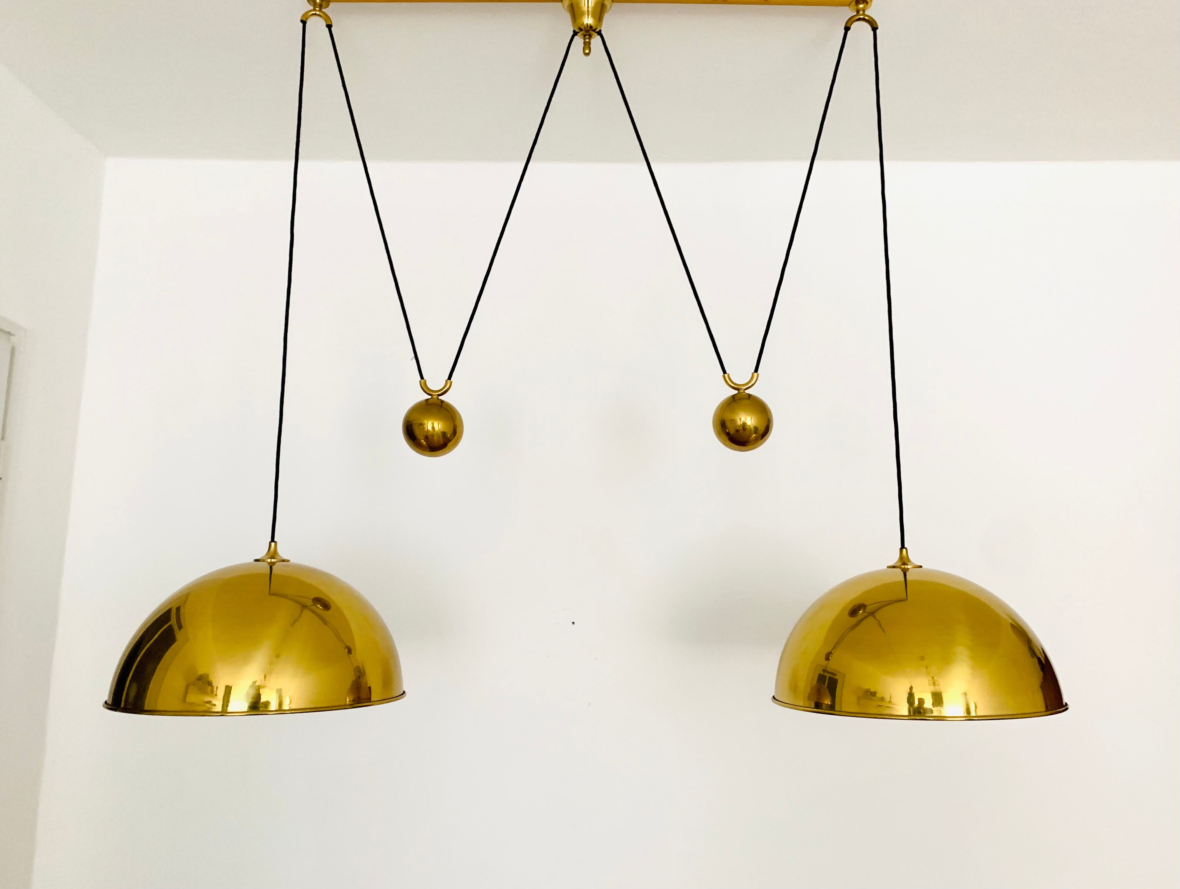 Lampe suspendue en laiton Posa44 double réglable par Florian Schulz