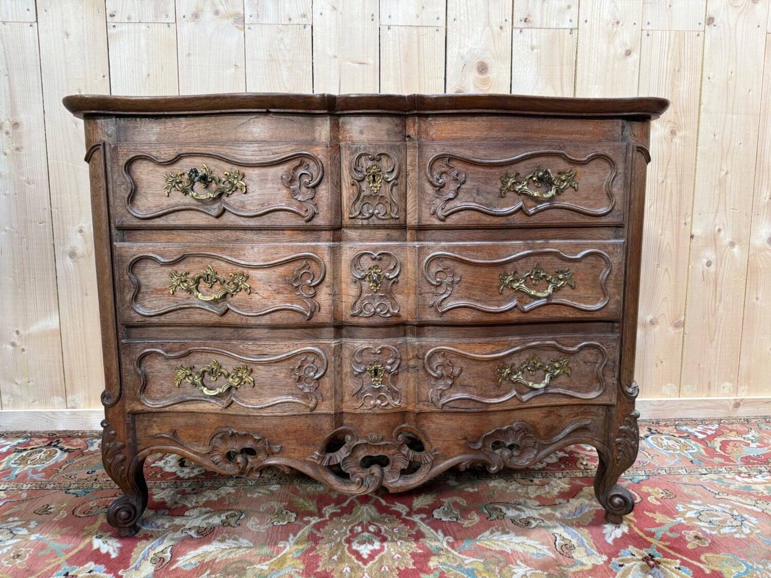Nîmes Louis XV commode in carved oak