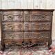 Commode Nîmoise Louis XV en chêne sculpté