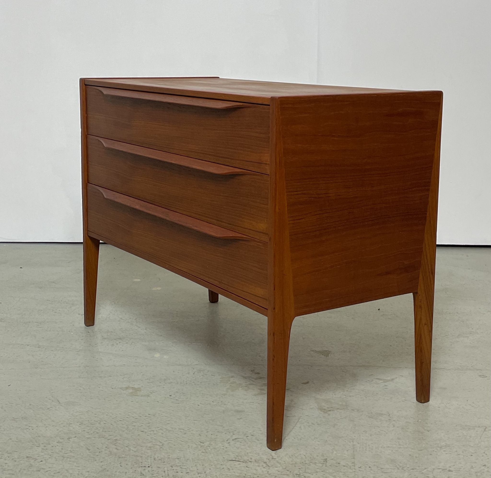 Commode en teck danois no34 par Kai Kristiansen années 1960