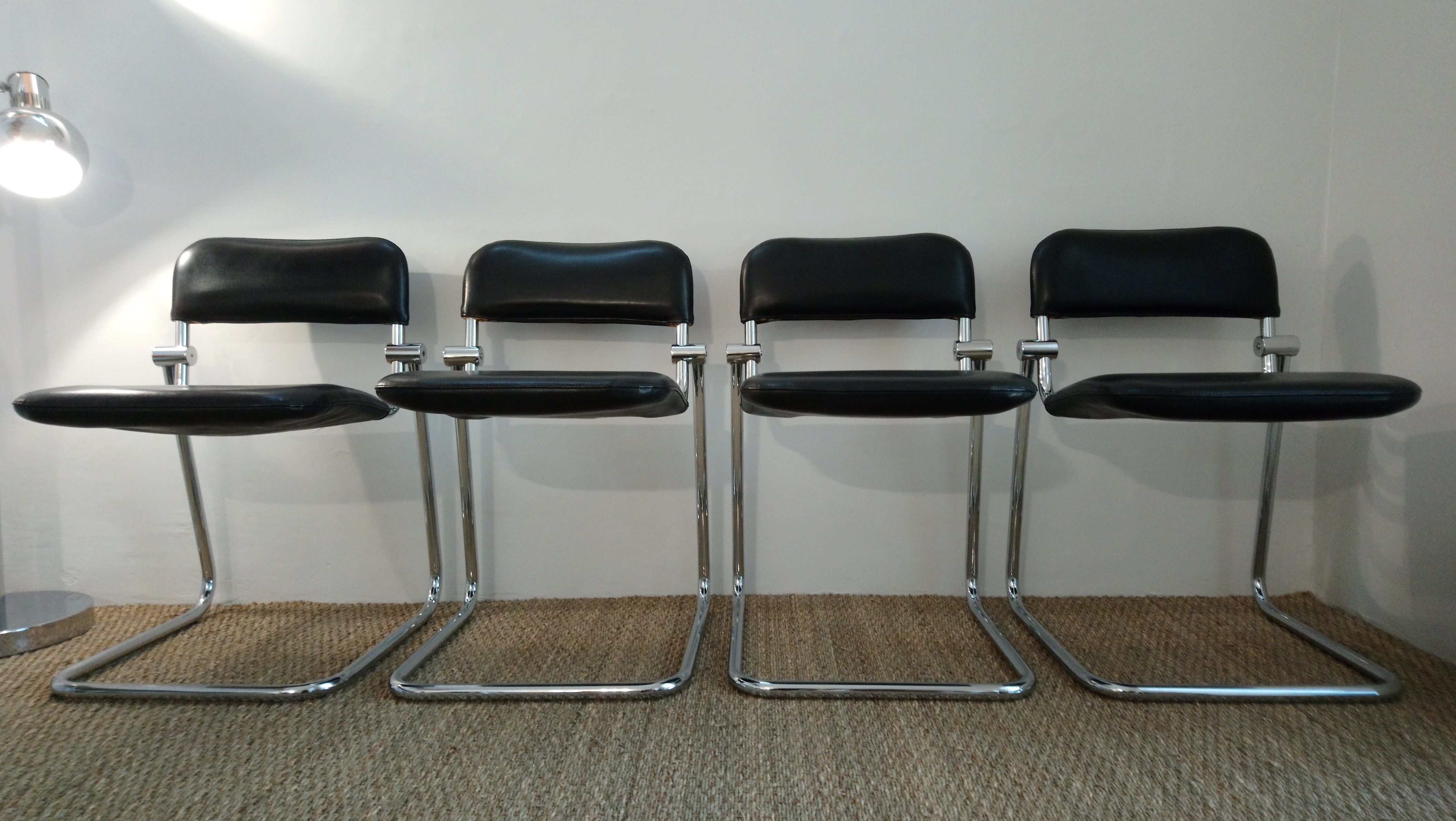 Set of 4 chairs black vintage chrome and leatherette