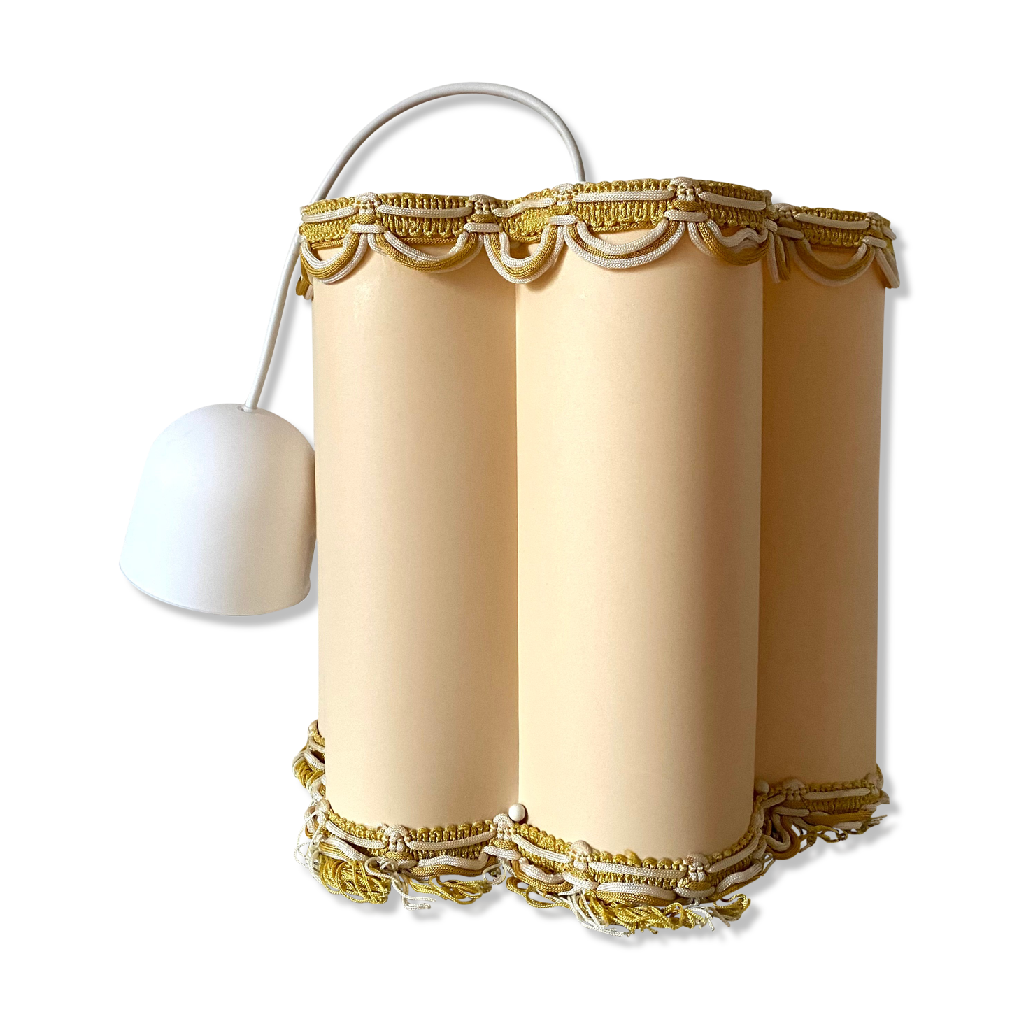 Vintage suspension lampshade with fringes