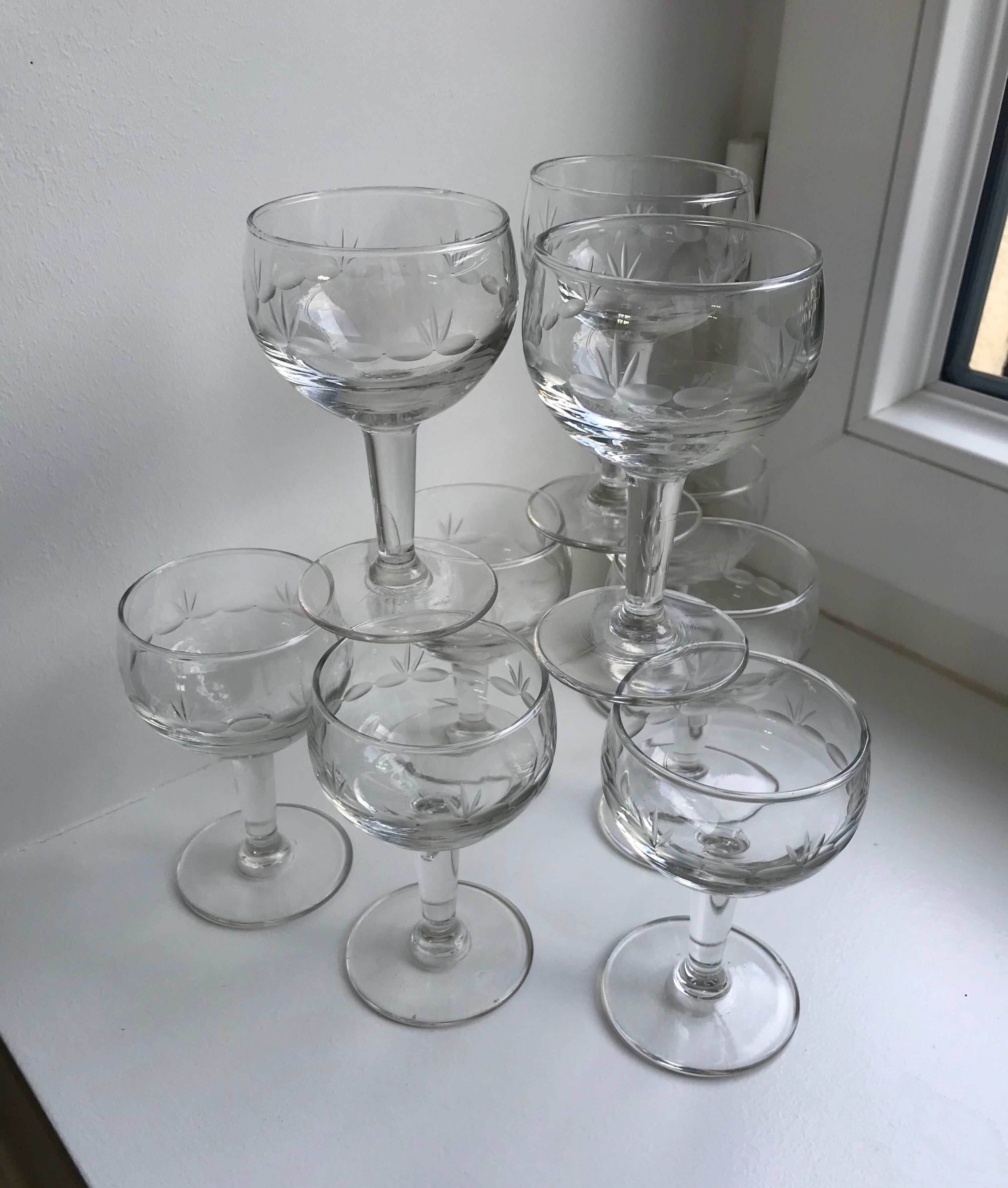 Set of 8 crystal wine glasses engraved 40-50s