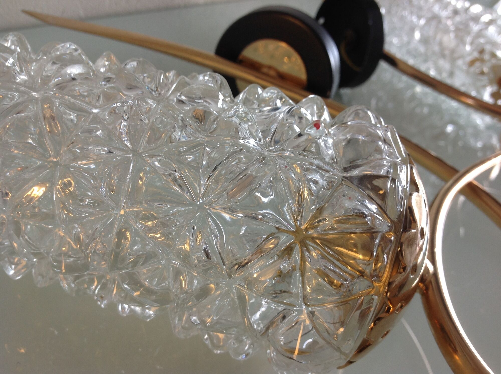 Pair of brass sconces and structured tulip glass 60/70s