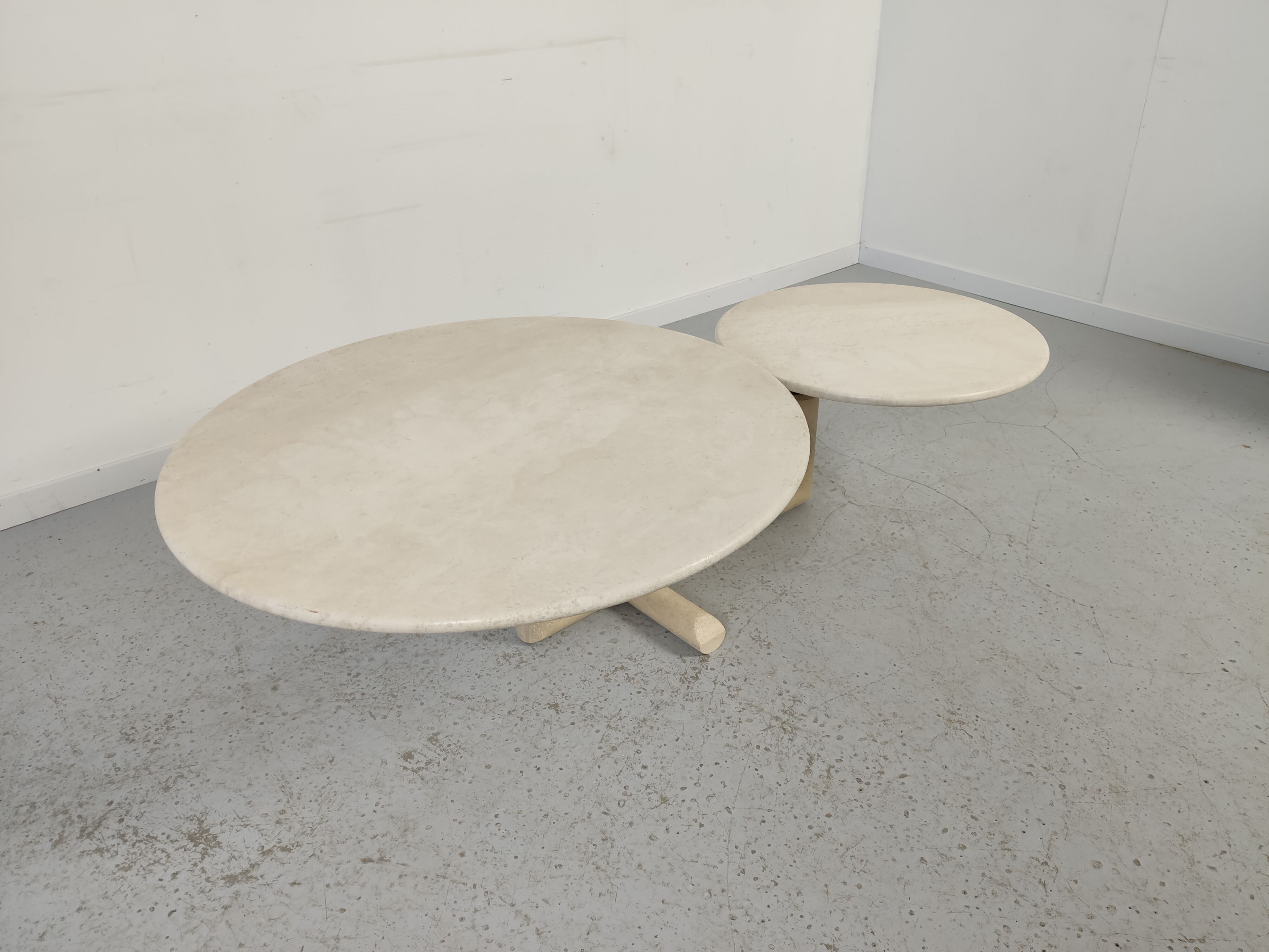 Two modular rotating trays coffee table