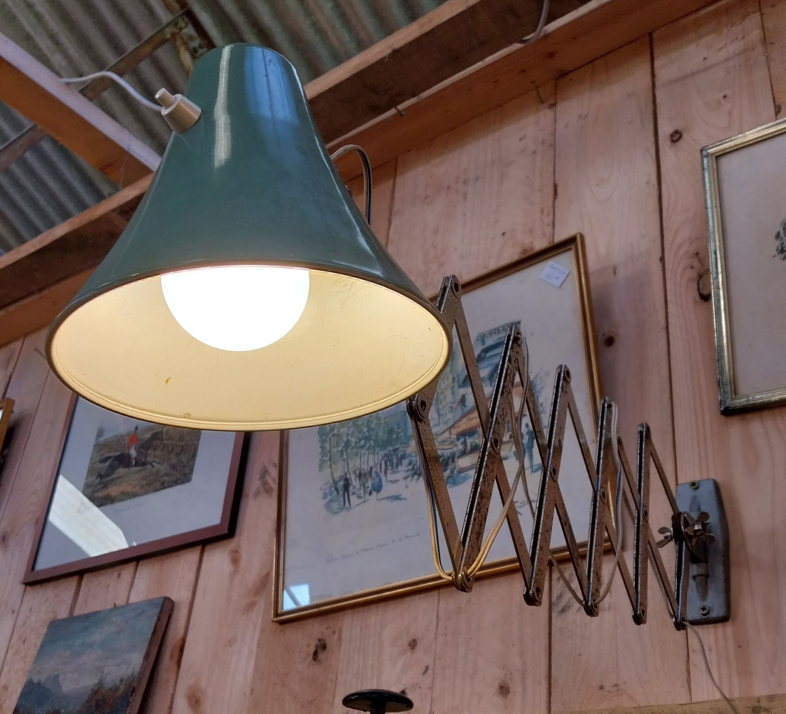 Workshop scissors lamp