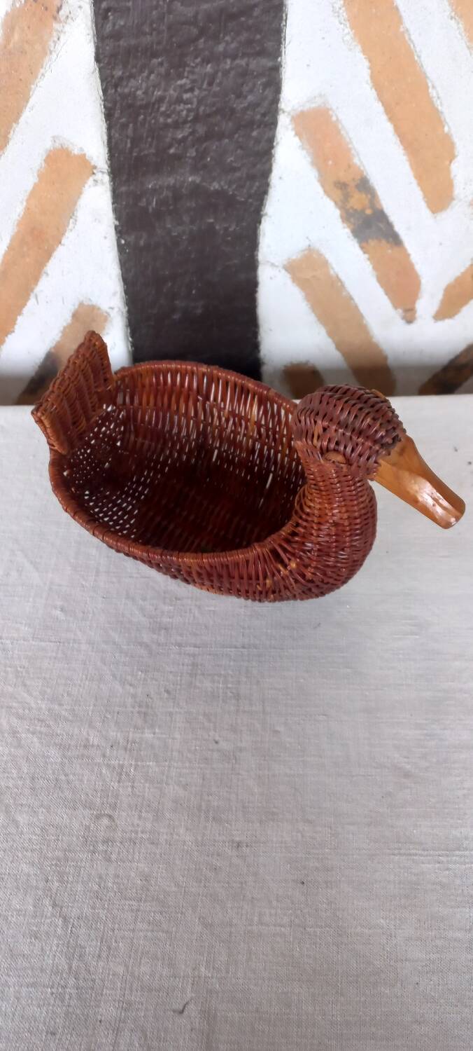 Basket basket empty pockets wicker duck