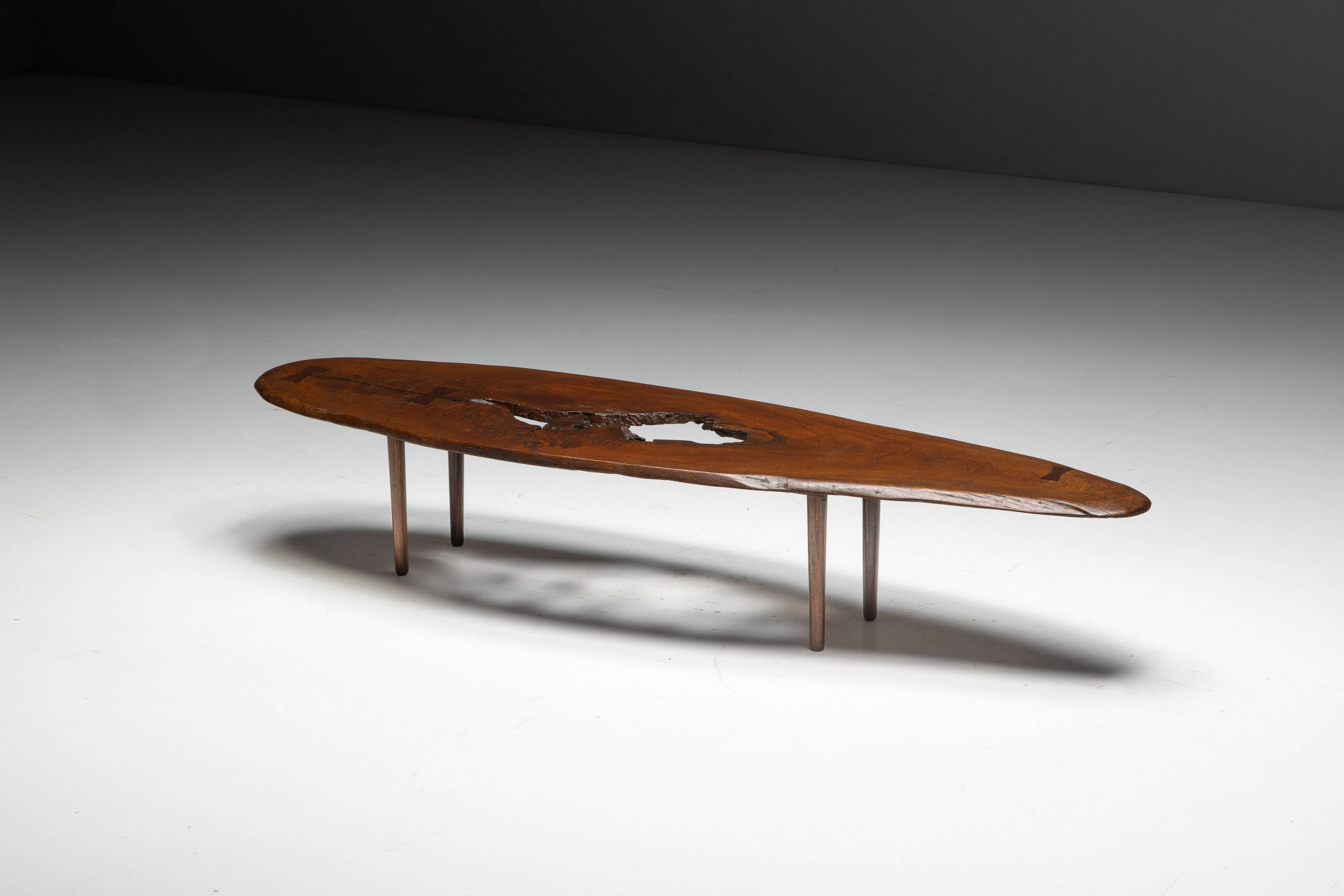 Table basse moderne organique avec vide naturel, France, milieu du 20e siècle