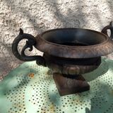 Former pair of iron cast Medici planters