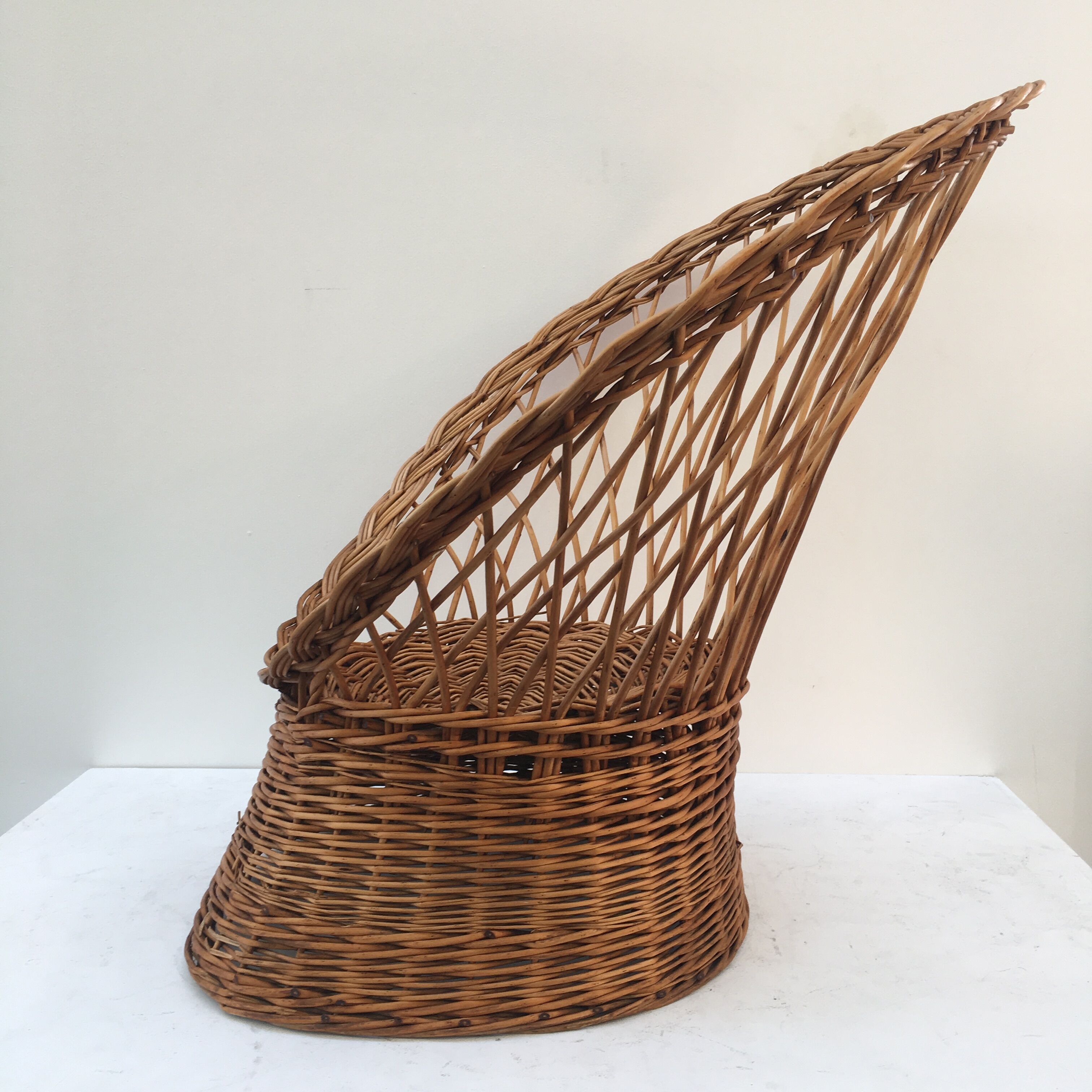 Braided wicker throne armchair