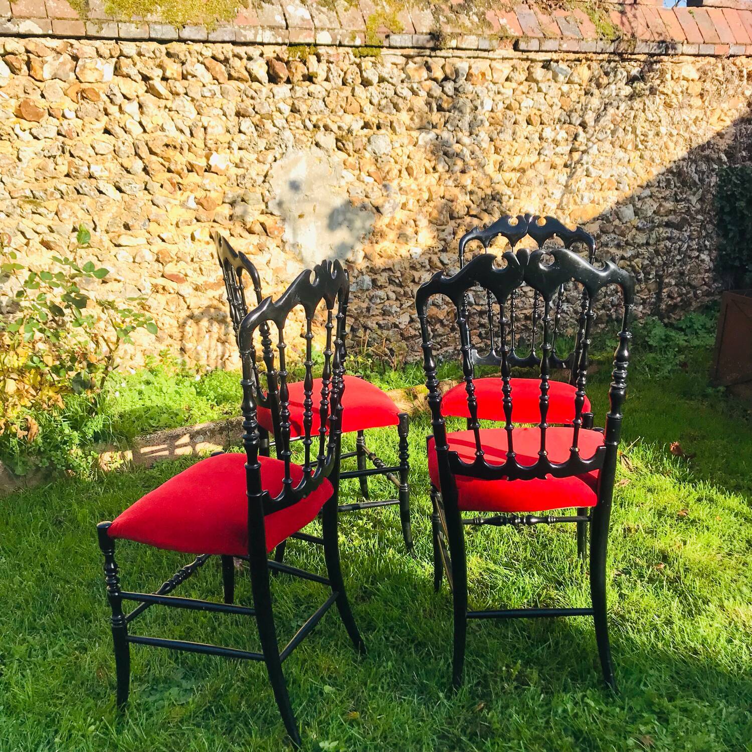 4 black reception chairs with red seats